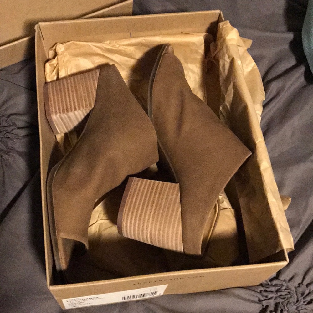 Lucky Brand Shoes - Picture 1 of 3